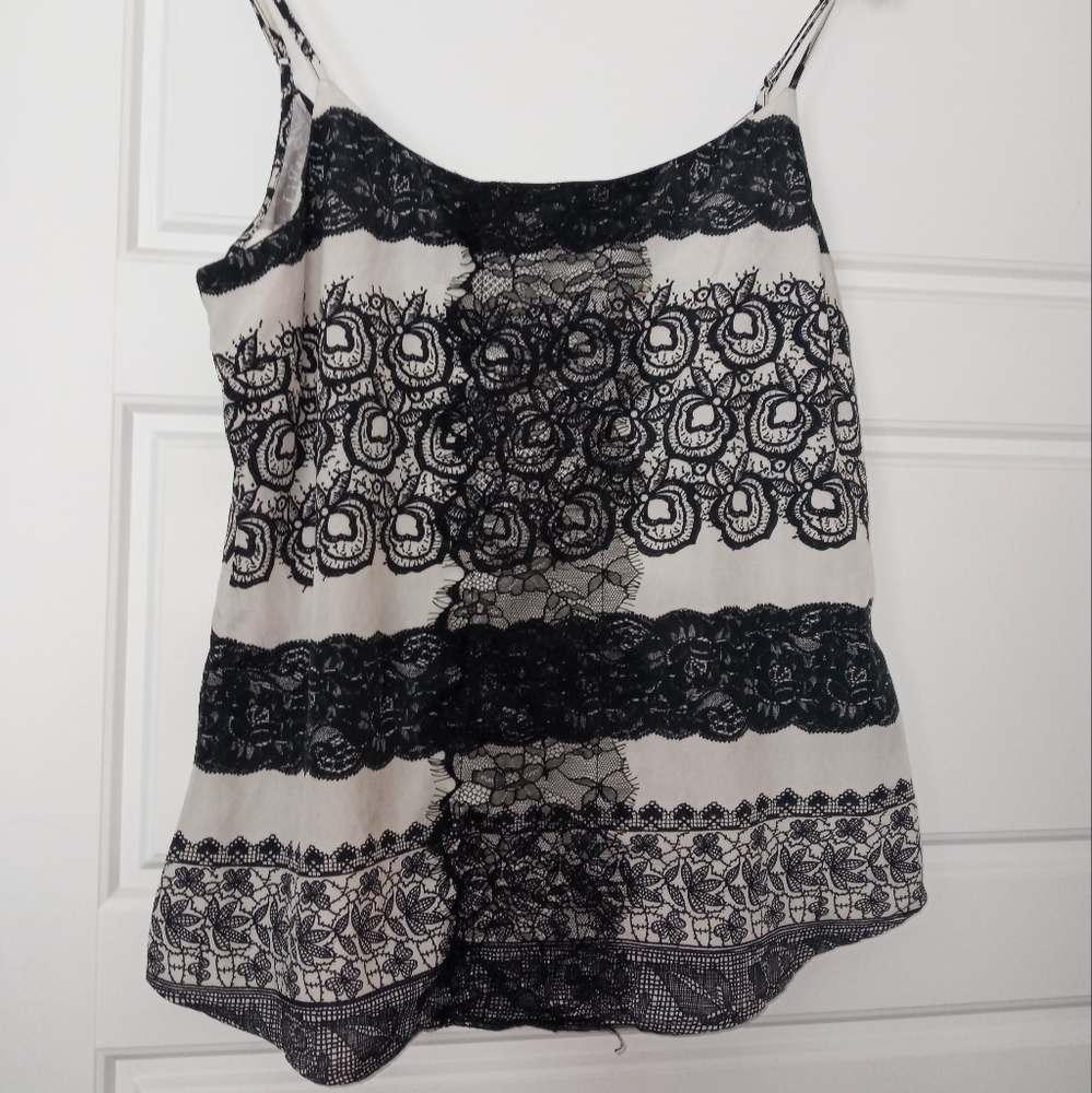 Kardashian Kollection black and white lace Sleeveless blouse size medium